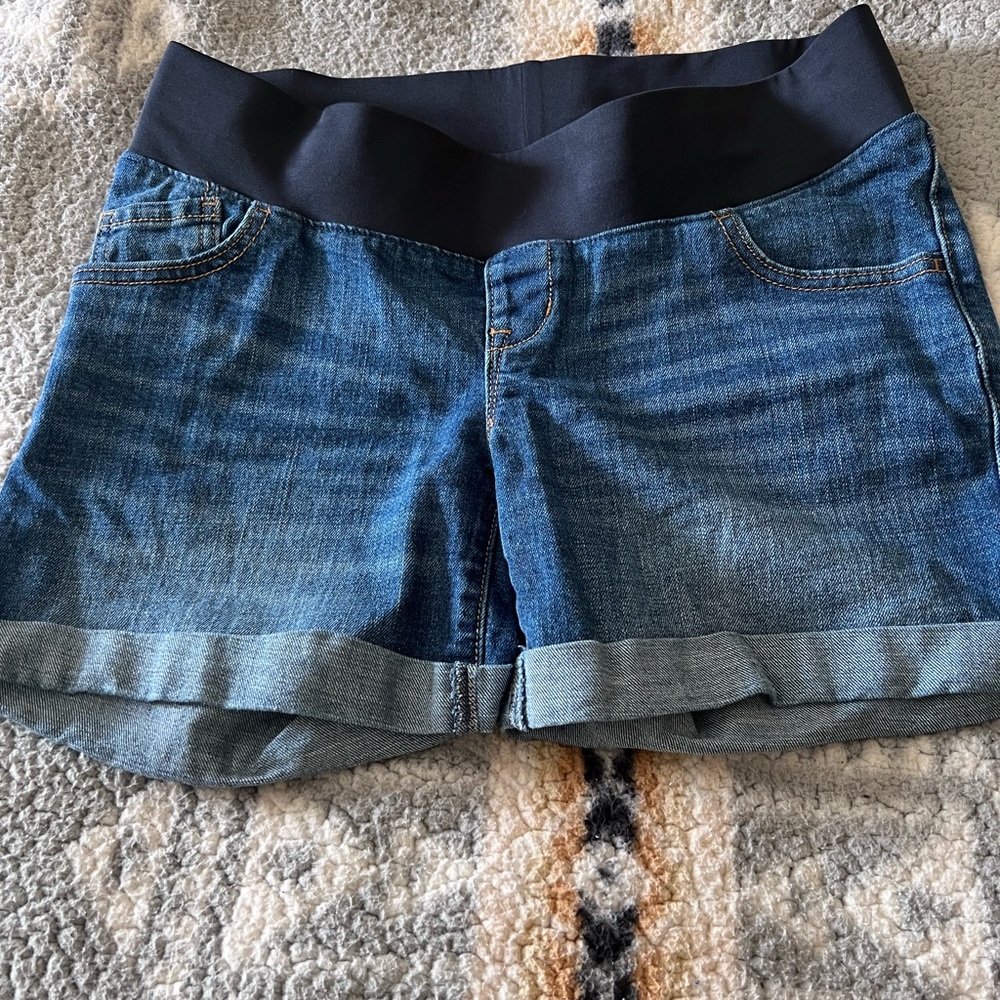 Old Navy maternity shorts